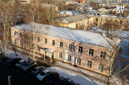 Кемеровский стационар, амбассадором которого был рэпер Гуф, «кодировал» от алкоголя и наркотиков обычной водой и давал таблетки от шизофрении, чтобы дольше оставлять их на лечении и вытягивать деньги из родственников, —...