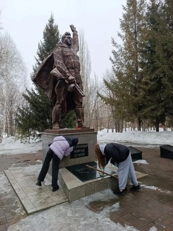 ����� 400 ������� �.�. ����������, ������ ������� ������� �� ������������� ����������