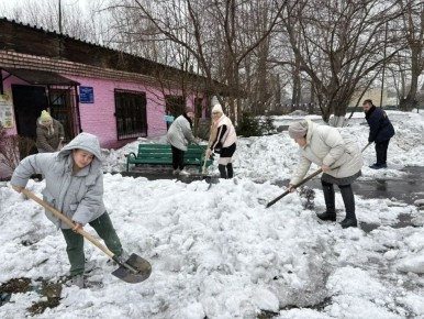 Кемеровчане вышли на первые весенние субботники
