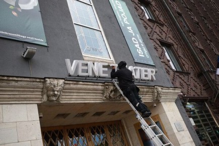 В России вводят закон, ограничивающий иностранные слова на вывесках