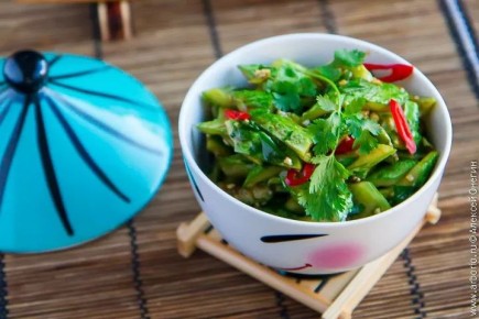 Как приготовить идеальные битые огурцы: пошаговый рецепт