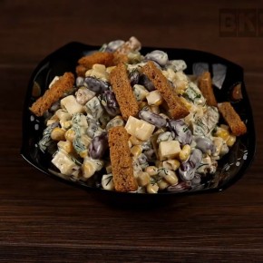 Салат «Шустрый»: быстрое угощение для занятых хозяек