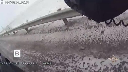 Полицейским пришлось стрелять по колесам, чтобы остановить машину без номеров в Кемеровской области, сообщила Ирина Волк