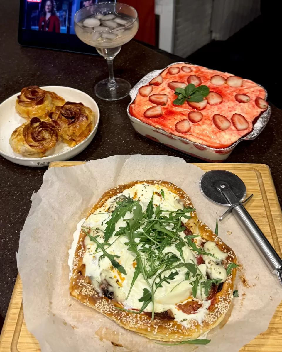 Легкая пицца на слоеном тесте: быстрый способ порадовать близких