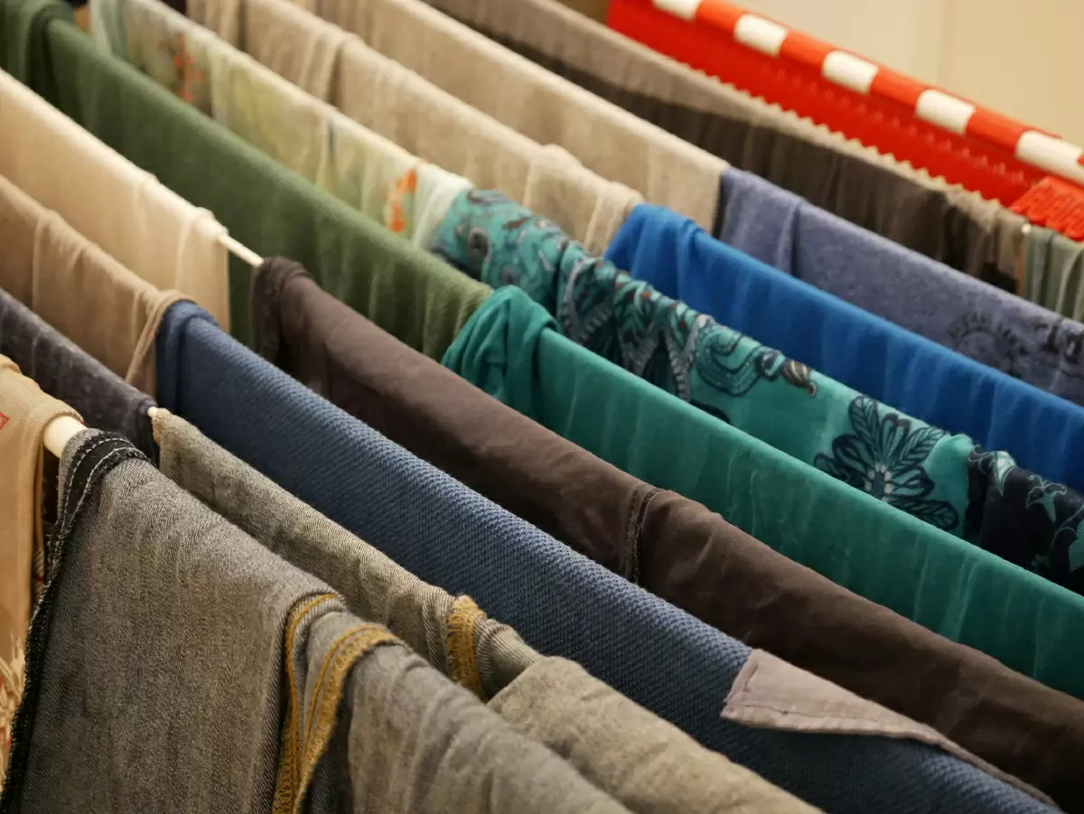 Как избежать следов стирального порошка на одежде: простые советы