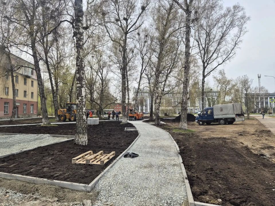 Продолжается обновление сквера у школы искусств №50 в Кировском районе Продолжается обновление сквера у школы искусств №50 в Кировском районе