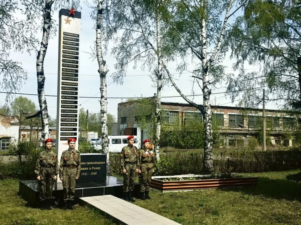 Работники городского электрического транспорта Новокузнецка возложили цветы в память о трамвайщиках, погибших в годы Великой Отечественной войны