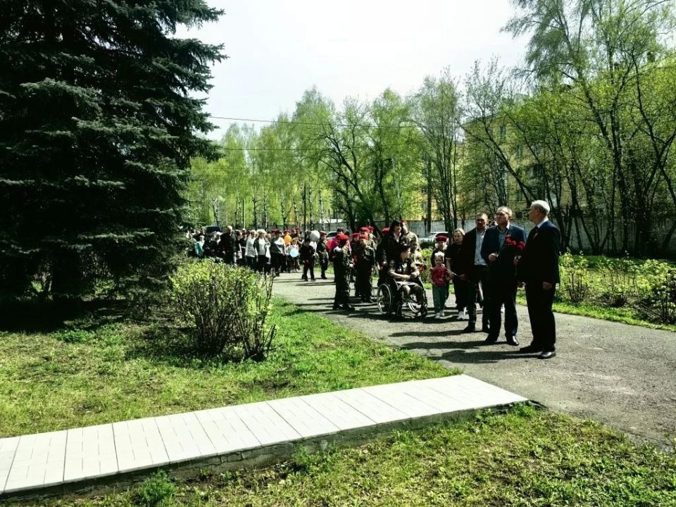 Работники городского электрического транспорта Новокузнецка возложили цветы в память о трамвайщиках, погибших в годы Великой Отечественной войны Работники городского электрического транспорта Новокузнецка возложили цветы в память о трамвайщиках, погибших в годы Великой Отечественной войны