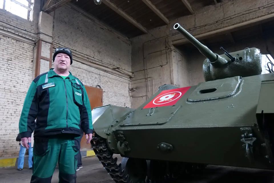 Ласточки Победы: в Кемерове подготовили технику для парада Ласточки Победы: в Кемерове подготовили технику для парада
