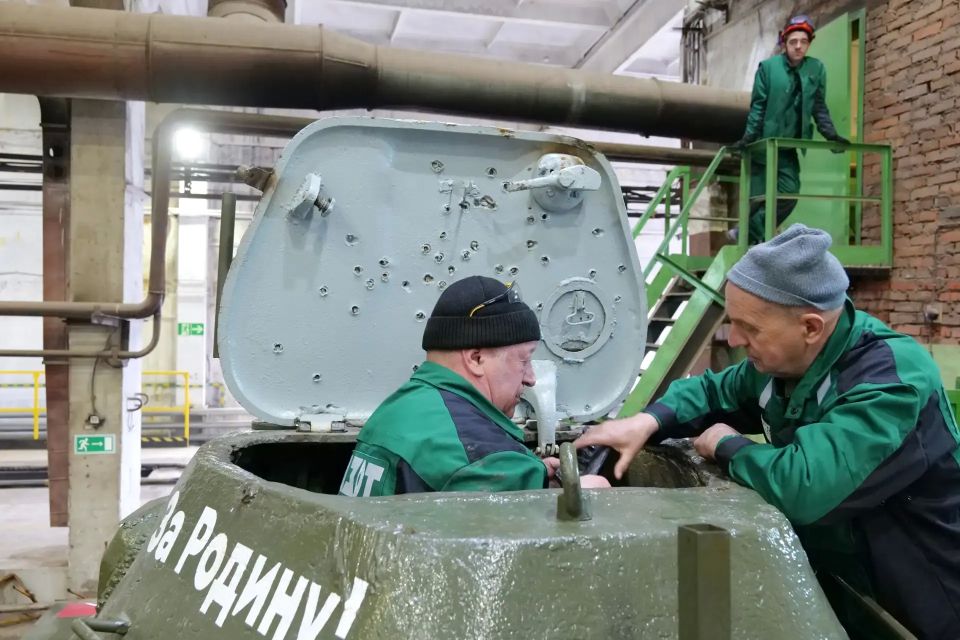 Ласточки Победы: в Кемерове подготовили технику для парада Ласточки Победы: в Кемерове подготовили технику для парада