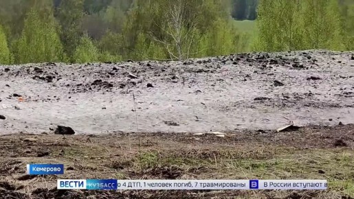 "Сюда свозили всё, что можно": жители Лесной поляны в Кемерове после того, как сошёл снег, неожиданно обнаружили недалеко от домов...свалку