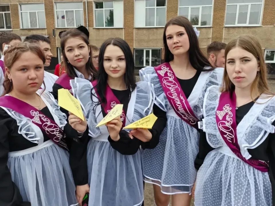 Илья Середюк: 26 мая в Кузбассе прозвенят «Последние звонки» для более 40 тысяч наших выпускников девятых и одиннадцатых классов Илья Середюк: 26 мая в Кузбассе прозвенят «Последние звонки» для более 40 тысяч наших выпускников девятых и одиннадцатых классов