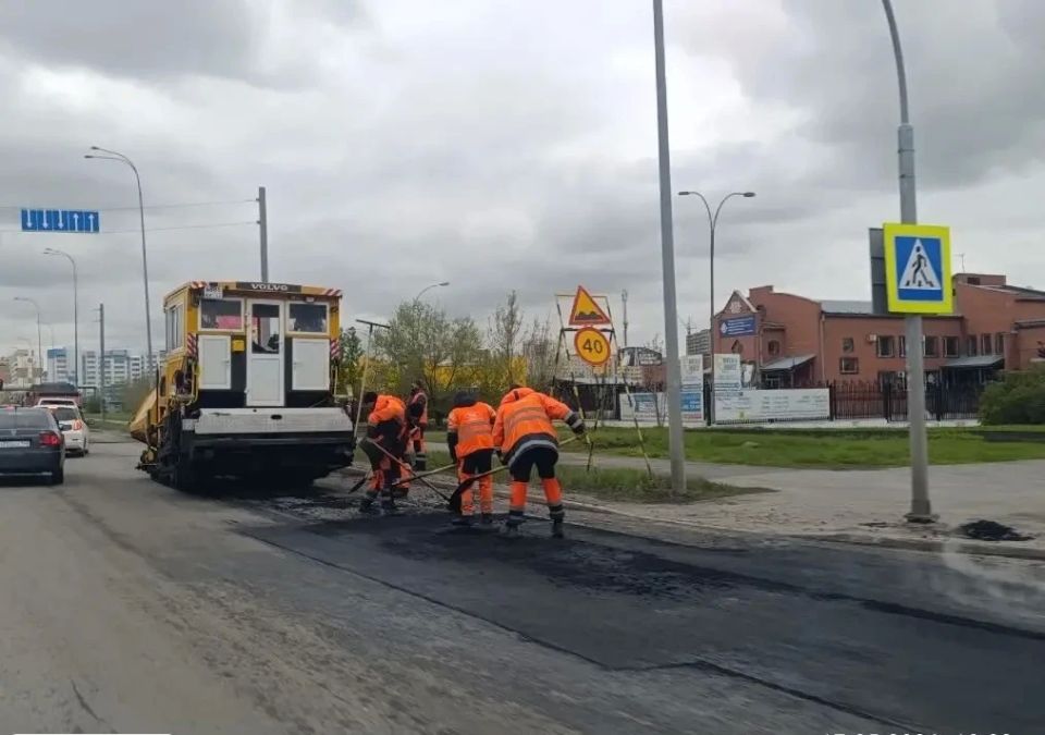 В Кемерове продолжается классический ямочный ремонт дорог В Кемерове продолжается классический ямочный ремонт дорог