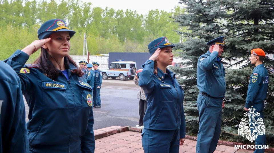 В Кузбассе почтили память огнеборцев, погибших 19 мая 1943 года при тушении пожара на заводе «Коммунар» (№319) В Кузбассе почтили память огнеборцев, погибших 19 мая 1943 года при тушении пожара на заводе «Коммунар» (№319)