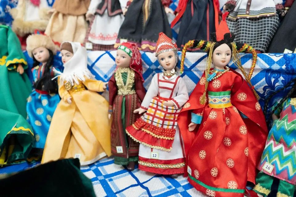 Выставка народов Сибири открылась в городском музее дошкольного образования Выставка народов Сибири открылась в городском музее дошкольного образования