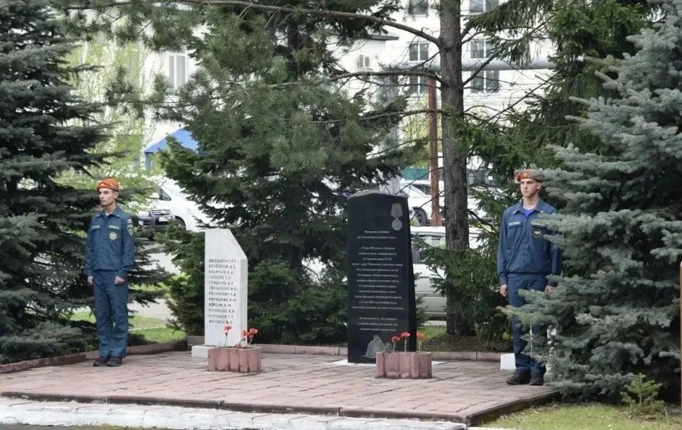 В Кемерове почтили память погибших в 1943 году при тушении пожара на оборонном заводе №319 («Коммунар») В Кемерове почтили память погибших в 1943 году при тушении пожара на оборонном заводе №319 («Коммунар»)