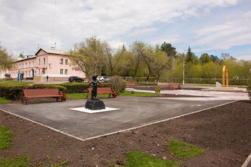 В сквере "Уголёк" в жилом районе Кедровка завершён первый этап благоустройства В сквере "Уголёк" в жилом районе Кедровка завершён первый этап благоустройства