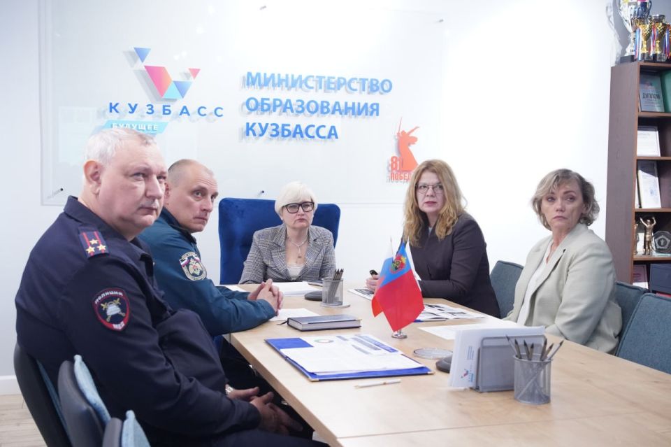 В Кузбассе прошло всерегиональное онлайн родительское собрание В Кузбассе прошло всерегиональное онлайн родительское собрание