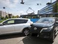 Соцсети: в Новокузнецке на улице Циолковского трамвай снёс два автомобиля на перекрёстке