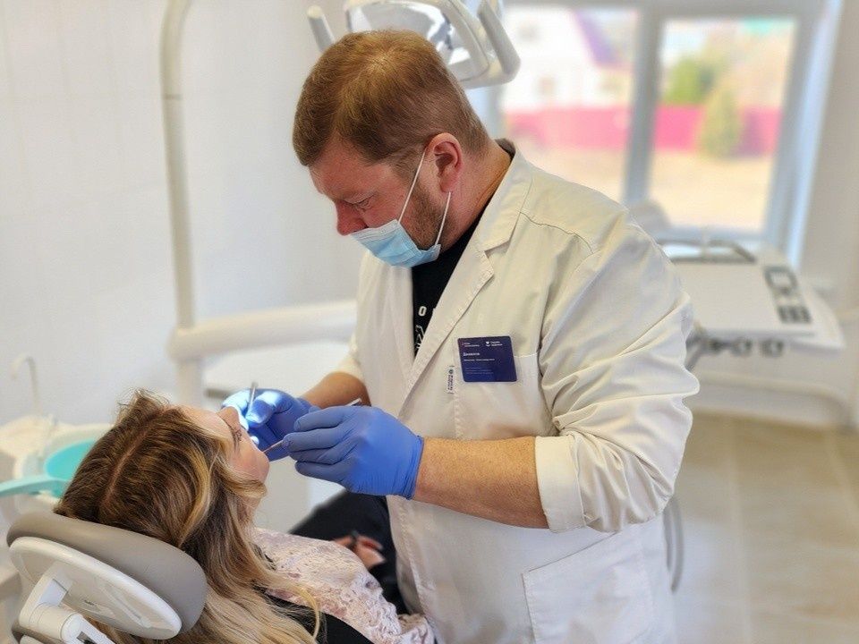 Как сохранить белоснежную улыбку и защитить зубы от кариеса: советы стоматолога