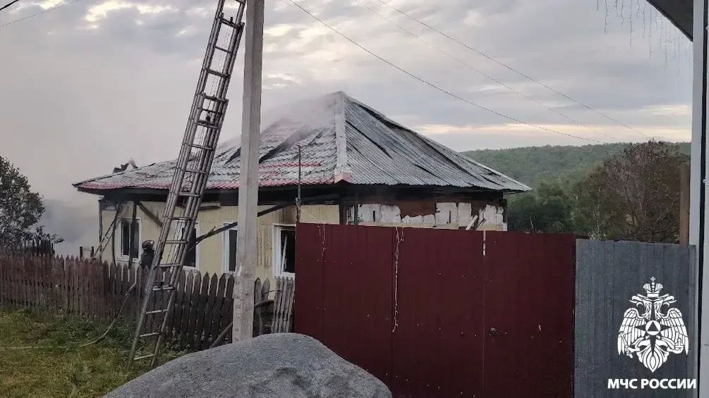 Пожар в Заводском районе. Сегодня в Кемерове на ул. Зейской произошёл пожар в частном жилом секторе Пожар в Заводском районе. Сегодня в Кемерове на ул. Зейской произошёл пожар в частном жилом секторе