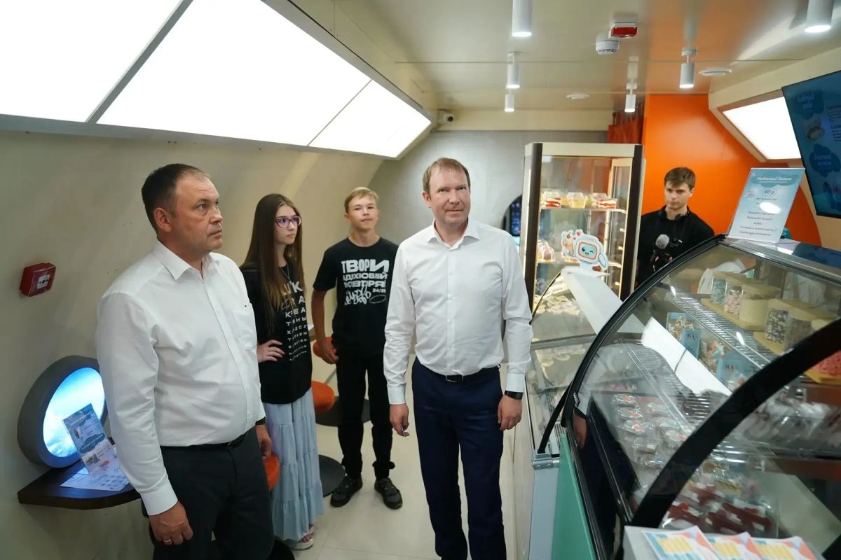Дмитрий Анисимов: Сегодня, в День семьи, любви и верности, в самолёте парка «Антошка» заработало семейное кафе-мороженое Дмитрий Анисимов: Сегодня, в День семьи, любви и верности, в самолёте парка «Антошка» заработало семейное кафе-мороженое