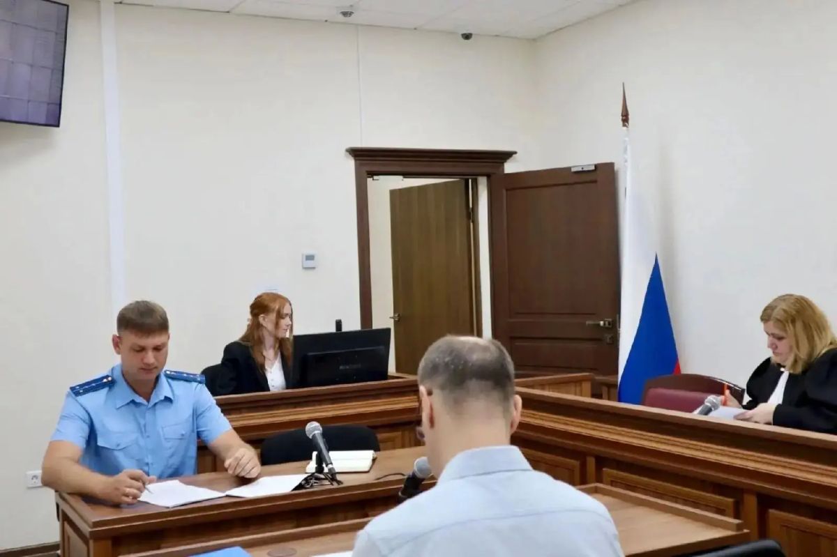 Суд оставил под стражей директора наркологической клиники "Свобода", которого обвиняют в оказании услуг, не отвечающих требованиям безопасности