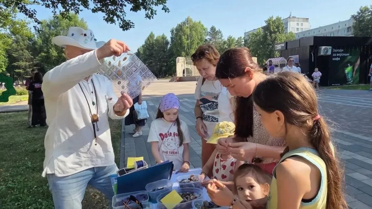 В Линейном парке бульвара Строителей прошёл семейный фестиваль «Родная нить» В Линейном парке бульвара Строителей прошёл семейный фестиваль «Родная нить»