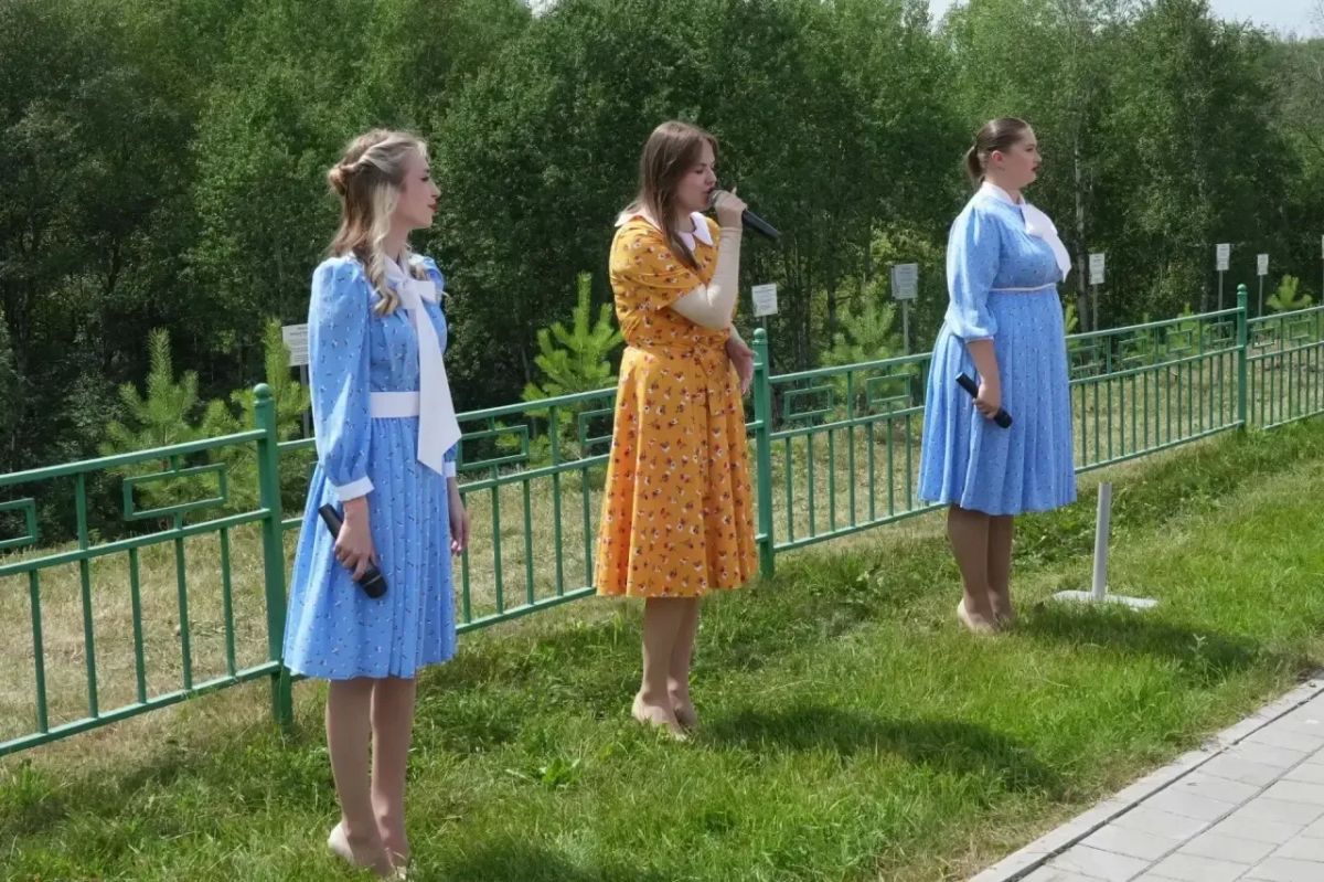Живая память о защитниках Родины: на Аллее Героев в ж.р. Лесная Поляна появились 48 именных табличек погибших участников СВО Живая память о защитниках Родины: на Аллее Героев в ж.р. Лесная Поляна появились 48 именных табличек погибших участников СВО
