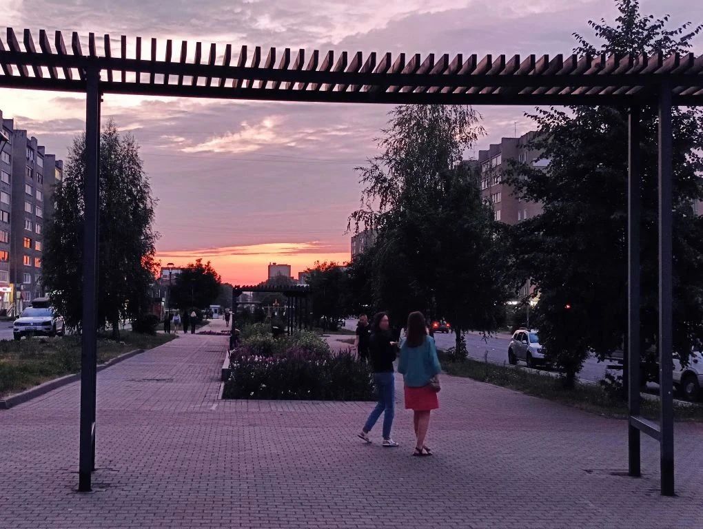 Ещё один уличный торшер в форме дерева установили в Кемерове – теперь на Южном Ещё один уличный торшер в форме дерева установили в Кемерове – теперь на Южном