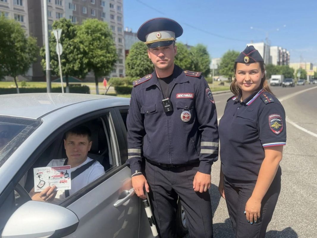 Сотрудники Госавтоинспекции Междуреченска совместно с инспекторами ПДН провели акцию «Пристегни самое дорогое» Сотрудники Госавтоинспекции Междуреченска совместно с инспекторами ПДН провели акцию «Пристегни самое дорогое»