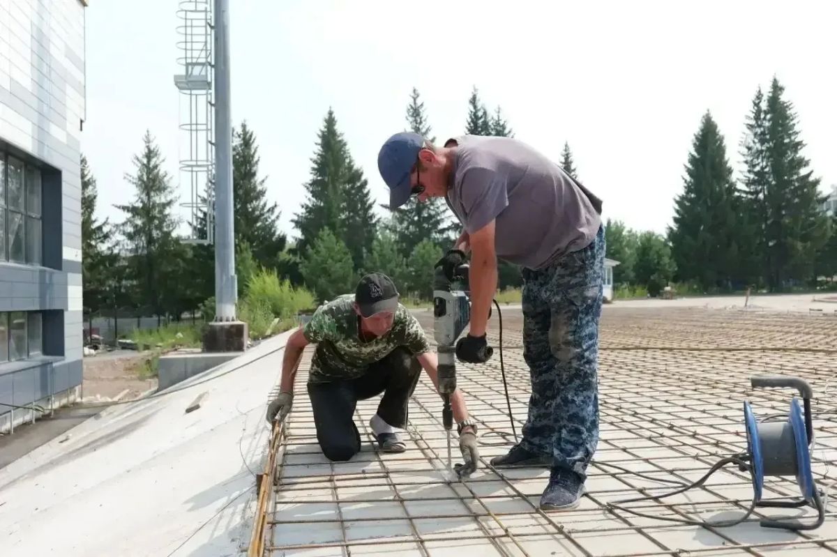 В Кемерове завершается реконструкция открытого легкоатлетического стадиона на улице Ворошилова В Кемерове завершается реконструкция открытого легкоатлетического стадиона на улице Ворошилова