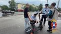 В Ленинске-Кузнецком сотрудники Госавтоинспекции отстранили от управления местную жительницу, управлявшую мощным электросамокатом