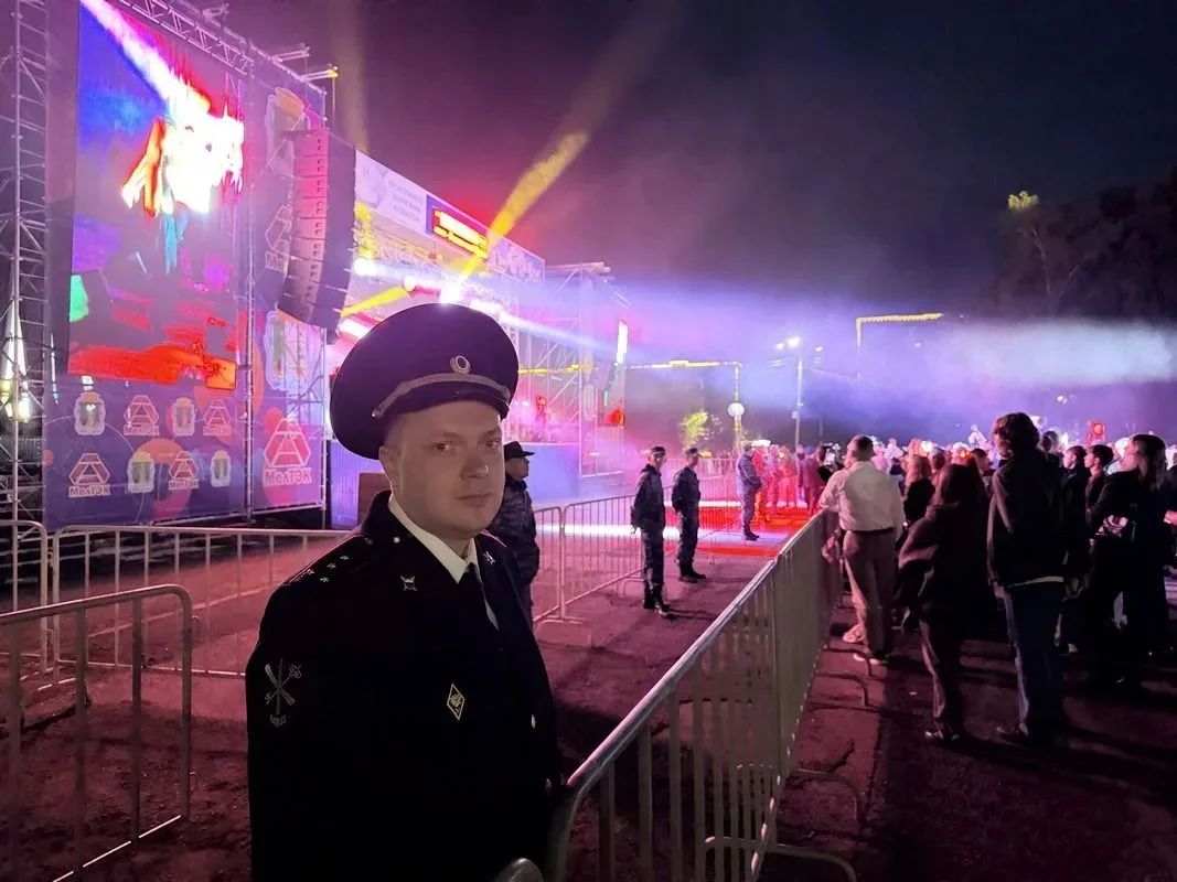 Кузбасские полицейские обеспечили безопасность во время празднования Дня шахтера Кузбасские полицейские обеспечили безопасность во время празднования Дня шахтера
