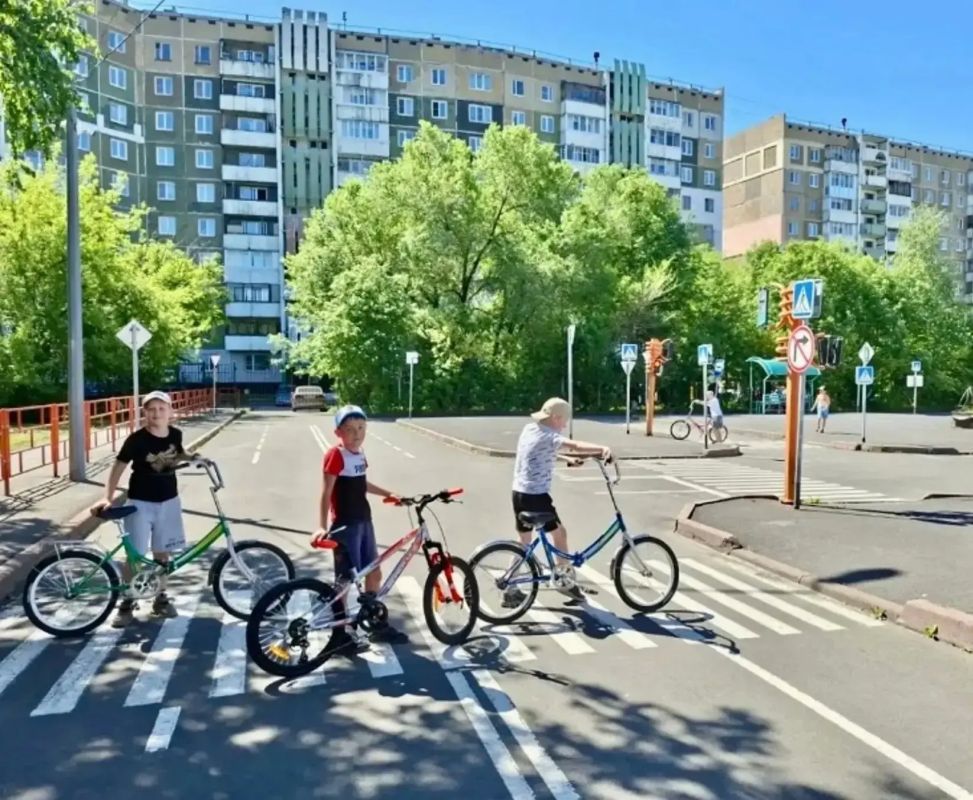 В Кемерове около трёх школ завершён ремонт дорог В Кемерове около трёх школ завершён ремонт дорог