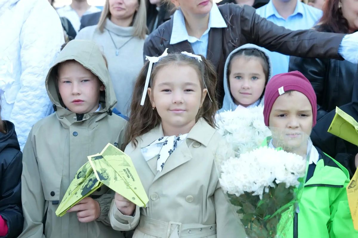 Дмитрий Анисимов: Сегодня в кемеровских школах за парты сядут 66,8 тысяч школьников, в том числе 5300 первоклассников Дмитрий Анисимов: Сегодня в кемеровских школах за парты сядут 66,8 тысяч школьников, в том числе 5300 первоклассников