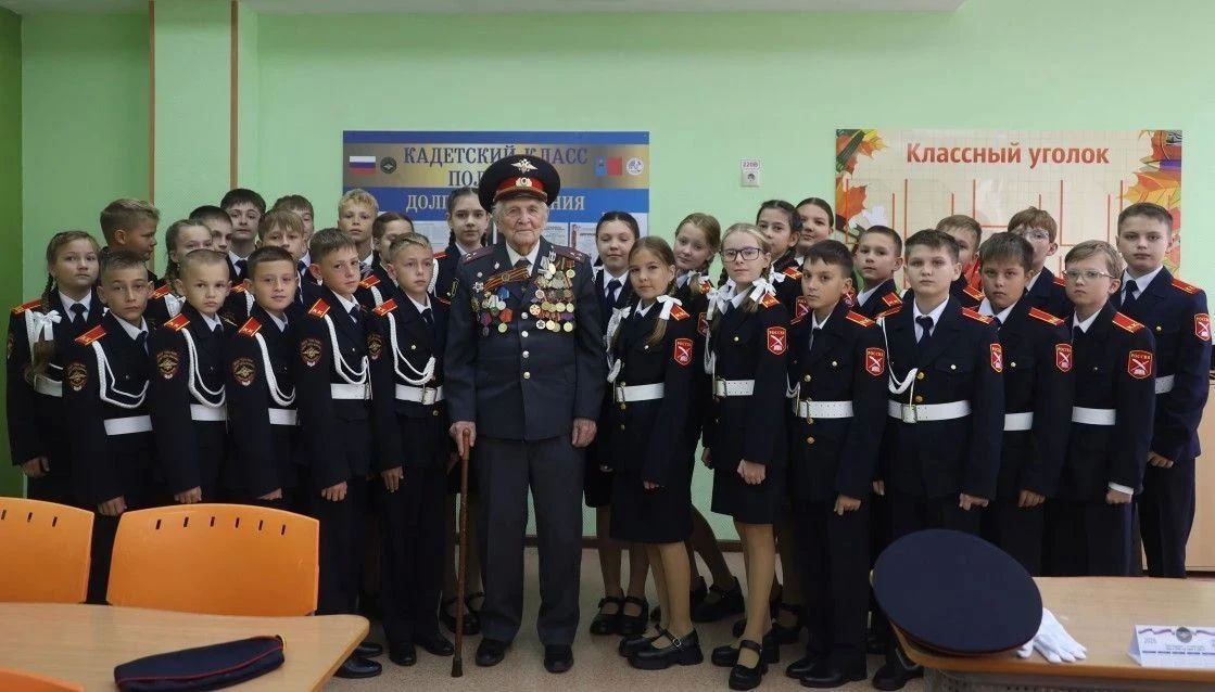 В Кемерове в День знаний открыт кадетский класс полиции имени участника Великой Отечественной войны, ветерана МВД, полковника милиции в отставке Николая Сячина В Кемерове в День знаний открыт кадетский класс полиции имени участника Великой Отечественной войны, ветерана МВД, полковника милиции в отставке Николая Сячина