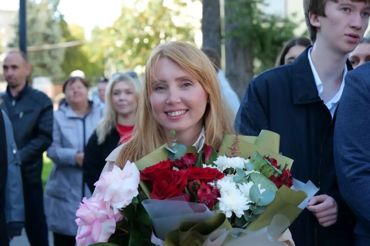 Сегодня в школах города Кемерово за парты сядут 66,8 тысячи школьников, в том числе 5300 первоклассников Сегодня в школах города Кемерово за парты сядут 66,8 тысячи школьников, в том числе 5300 первоклассников