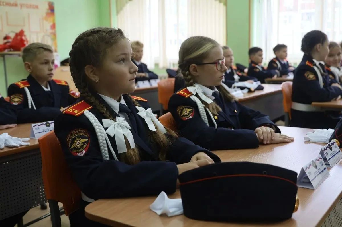 В Кемерове в День знаний открыт кадетский класс полиции имени участника Великой Отечественной войны, ветерана МВД, полковника милиции в отставке Николая Сячина В Кемерове в День знаний открыт кадетский класс полиции имени участника Великой Отечественной войны, ветерана МВД, полковника милиции в отставке Николая Сячина