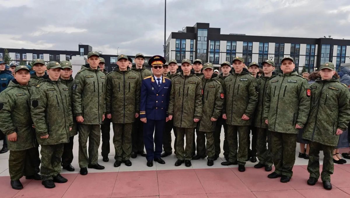 Офицеры СК России по Кузбассу приняли участие в торжественной линейке «Первого звонка» воспитанников губернаторских общеобразовательных учреждений Офицеры СК России по Кузбассу приняли участие в торжественной линейке «Первого звонка» воспитанников губернаторских общеобразовательных учреждений