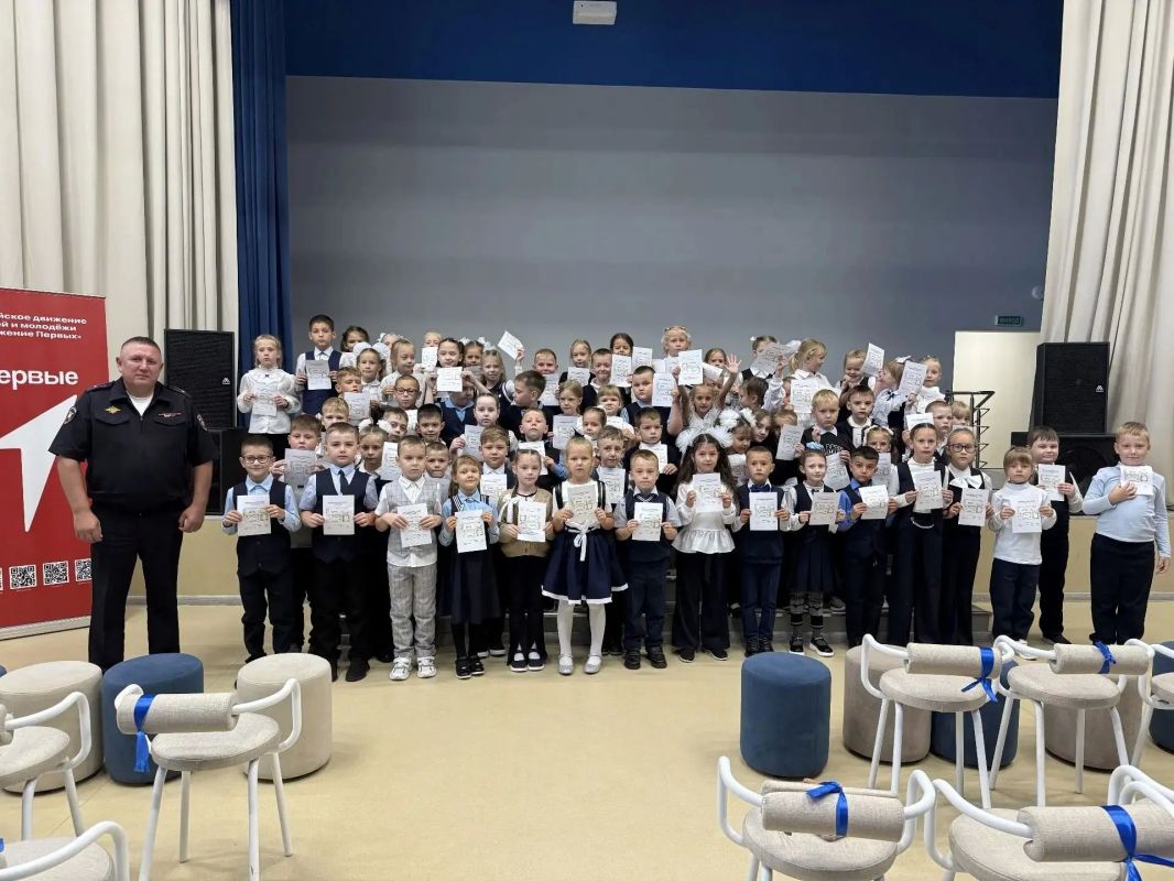 Начальник Госавтоинспекции города Топки встретился с учениками 1 класса МБОУ «СОШ №2» Начальник Госавтоинспекции города Топки встретился с учениками 1 класса МБОУ «СОШ №2»