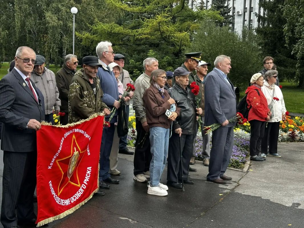 В честь Дня специалиста по ядерному обеспечению в Кемерове состоялась памятная акция В честь Дня специалиста по ядерному обеспечению в Кемерове состоялась памятная акция