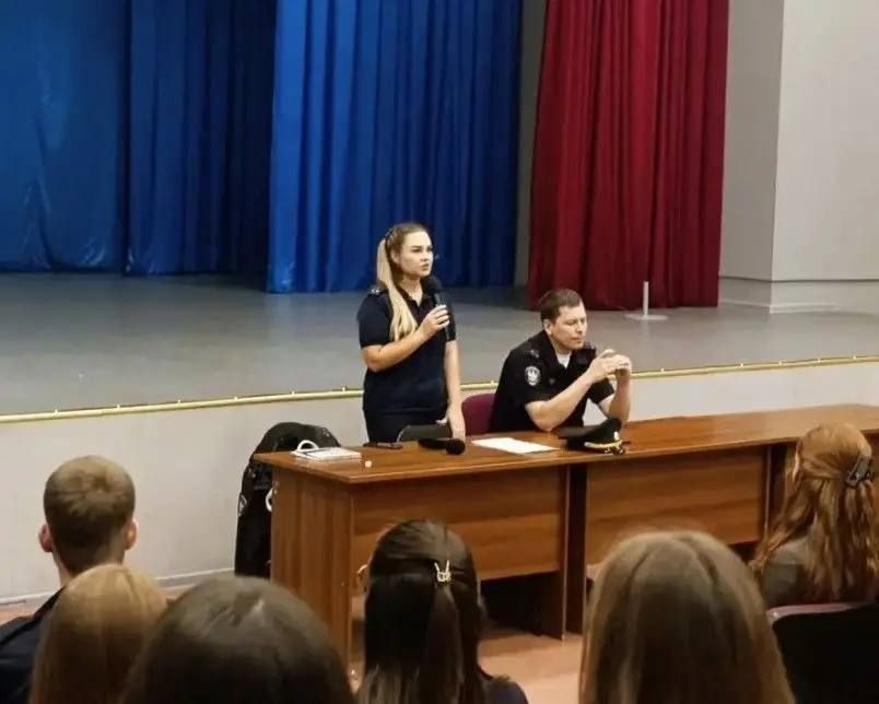 Транспортные полицейские Новокузнецка провели серию встреч с молодежью по вопросам безопасности Транспортные полицейские Новокузнецка провели серию встреч с молодежью по вопросам безопасности