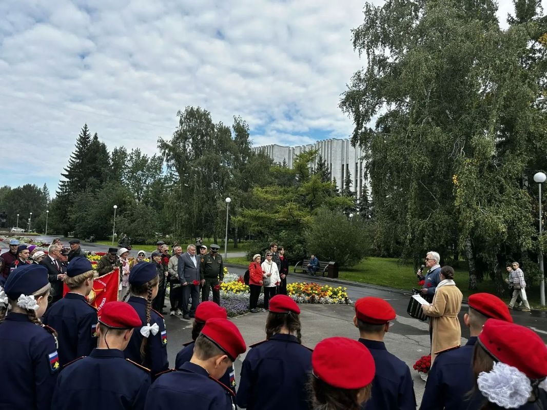В честь Дня специалиста по ядерному обеспечению в Кемерове состоялась памятная акция В честь Дня специалиста по ядерному обеспечению в Кемерове состоялась памятная акция