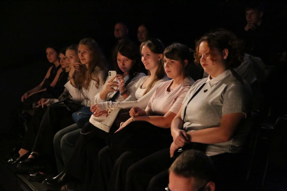 Прокопьевский драмтеатр представил премьеру спектакля «Бедная Лиза» Прокопьевский драмтеатр представил премьеру спектакля «Бедная Лиза»