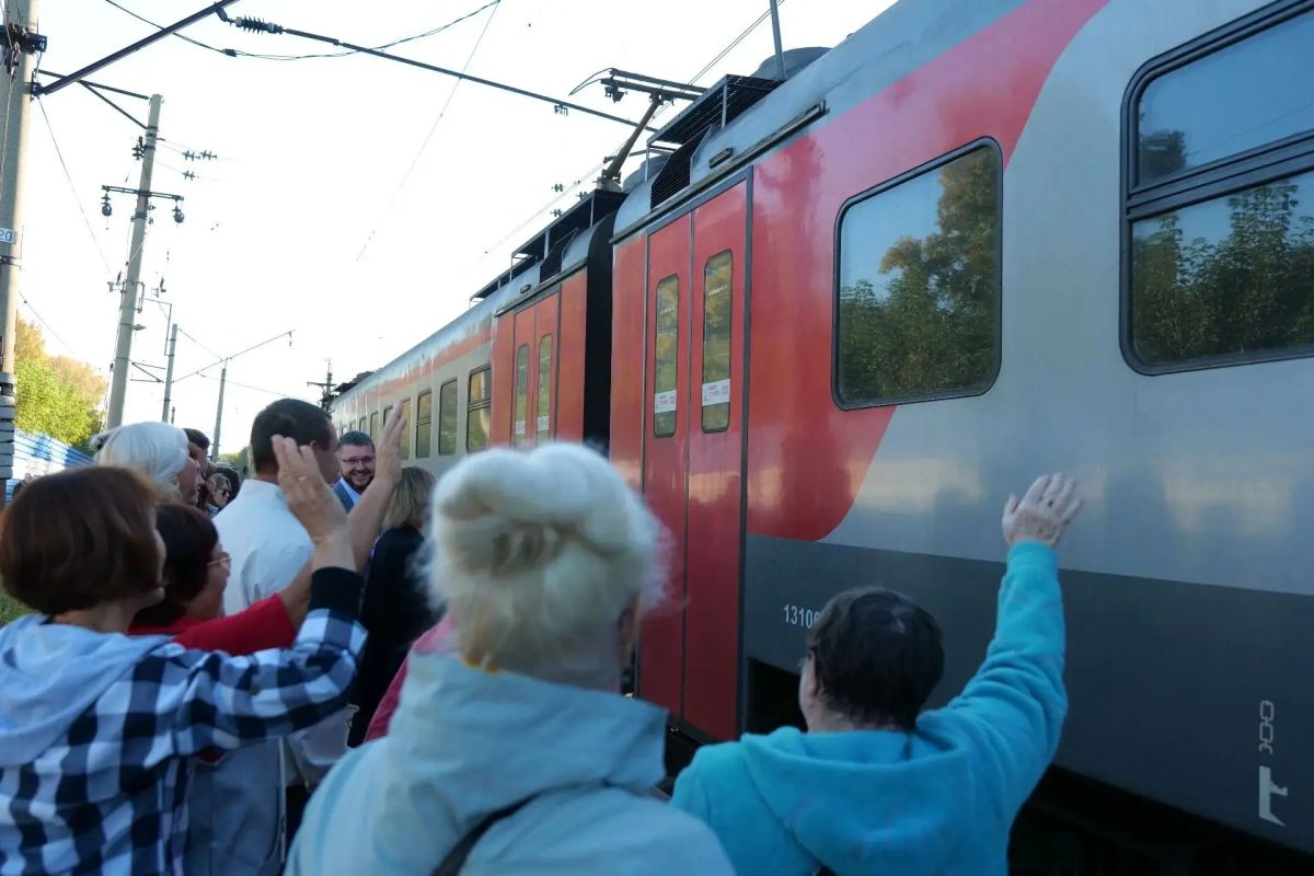 Жители Кировского района теперь добираются до центра Кемерова за 19 минут: в 21-м микрорайоне открыта новая железнодорожная платформа Жители Кировского района теперь добираются до центра Кемерова за 19 минут: в 21-м микрорайоне открыта новая железнодорожная платформа