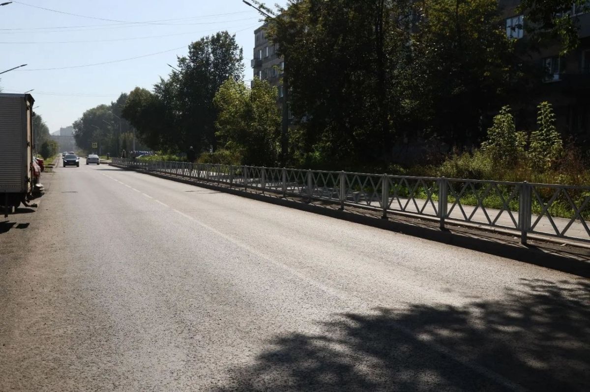 В Новокузнецке обновили ещё пять участков дорог В Новокузнецке обновили ещё пять участков дорог