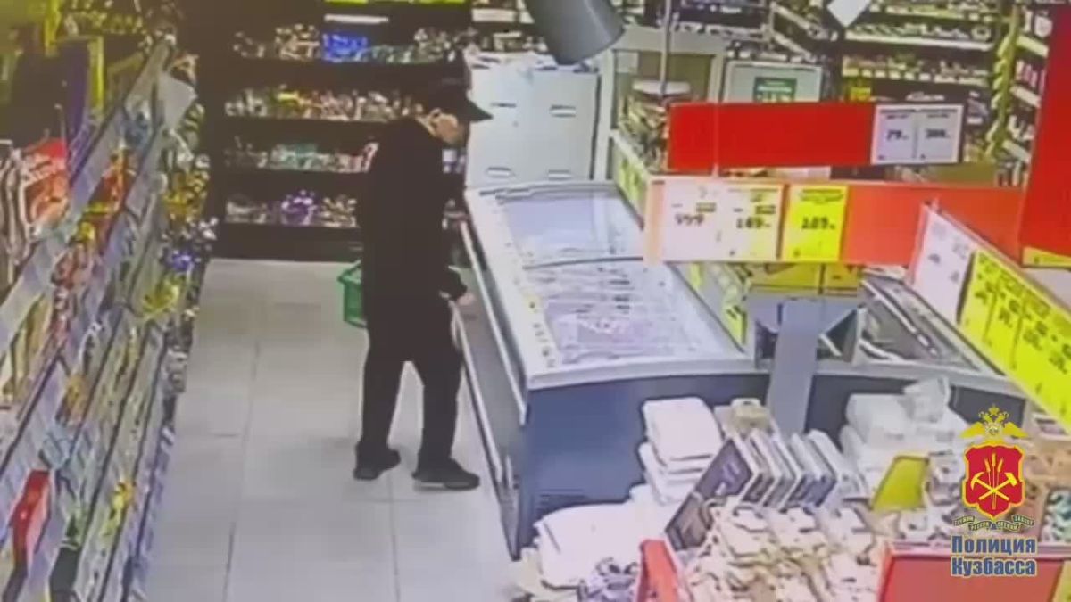 В Прокопьевске мужчина украл из супермаркета 11 килограммов лосося