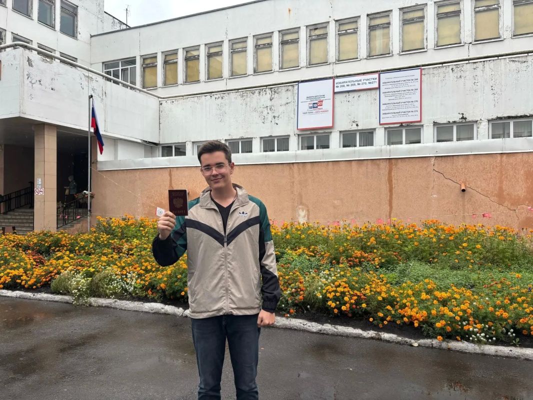 Молодёжь выбирает будущее! Молодёжь выбирает будущее!
