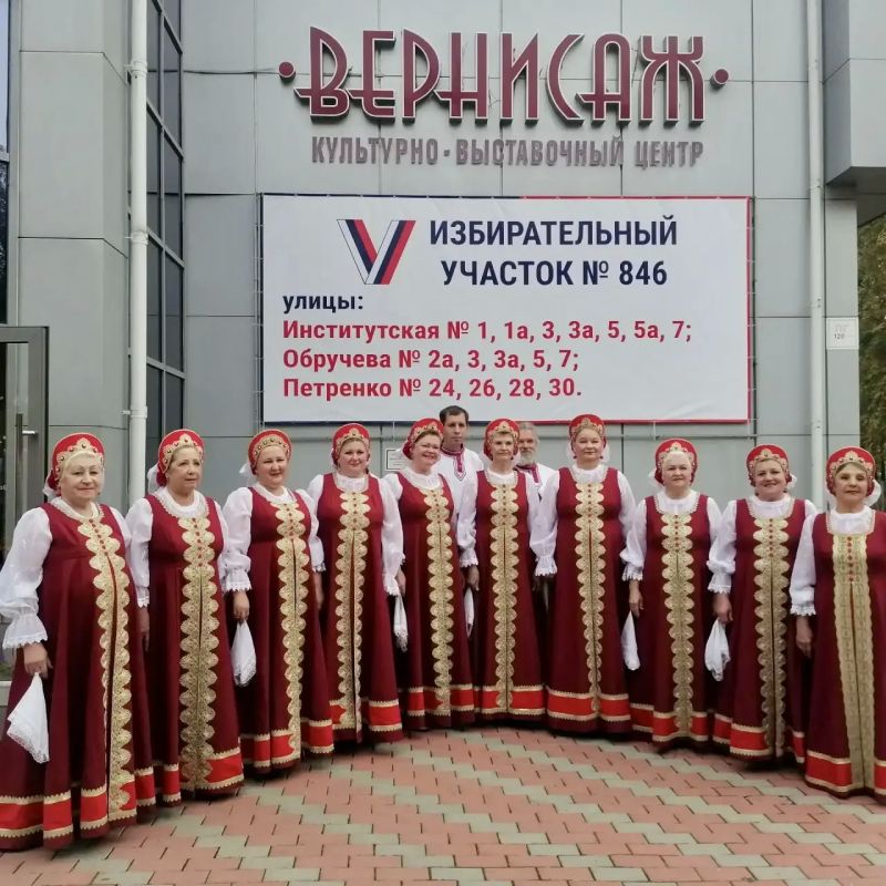 Живые выступления музыкальных коллективов и вокалистов, любимые мелодии и лучшие номера - всё это создает рядом с избирательными участками особое праздничное настроение! Живые выступления музыкальных коллективов и вокалистов, любимые мелодии и лучшие номера - всё это создает рядом с избирательными участками особое праздничное настроение!